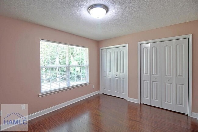 Building Photo - 720 Highgrove Ct
