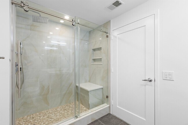 Building Photo - 800 Jackson St