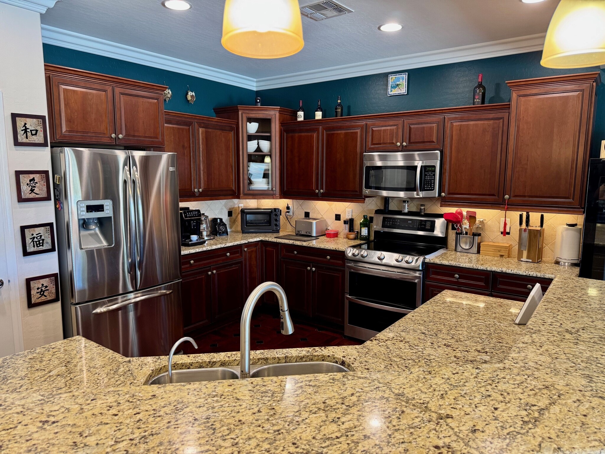 Kitchen Appliances - 1582 Smoke Signal Ct