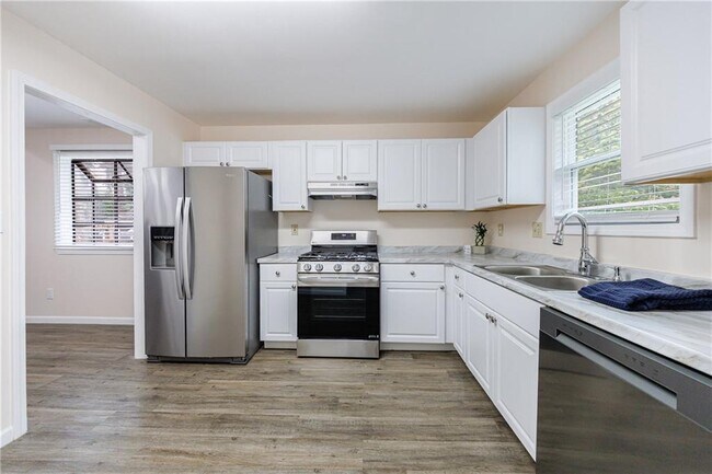 Building Photo - 1248 Falling Water Dr