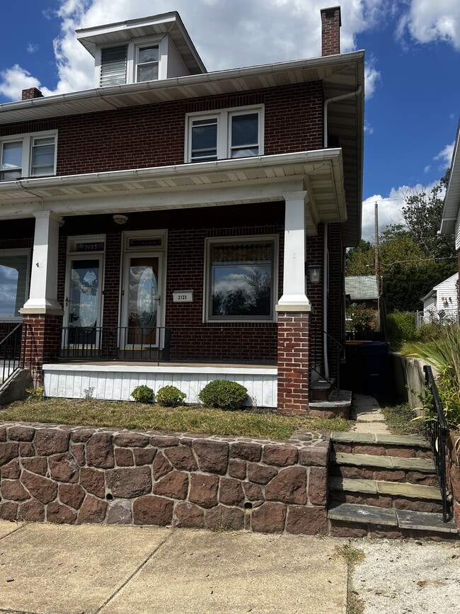 Primary Photo - 2123 Fairview St