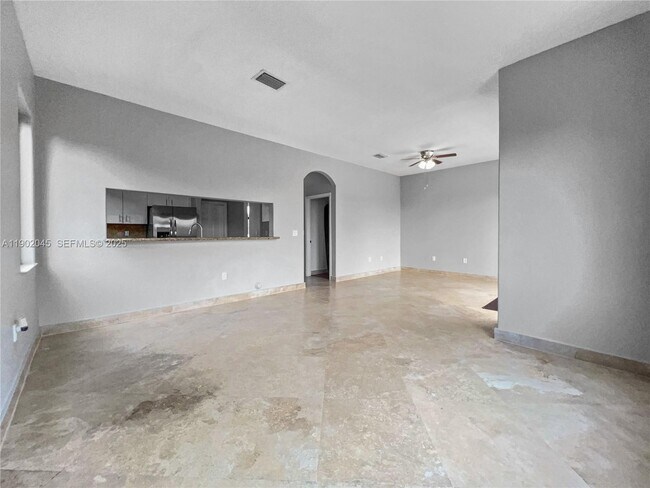 Building Photo - 1736 NE 9th Dr