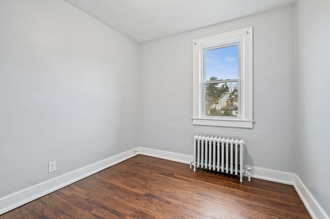 Building Photo - 139 Sumner Ave