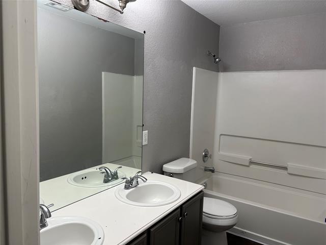 Building Photo - 9011 King Ranch Dr