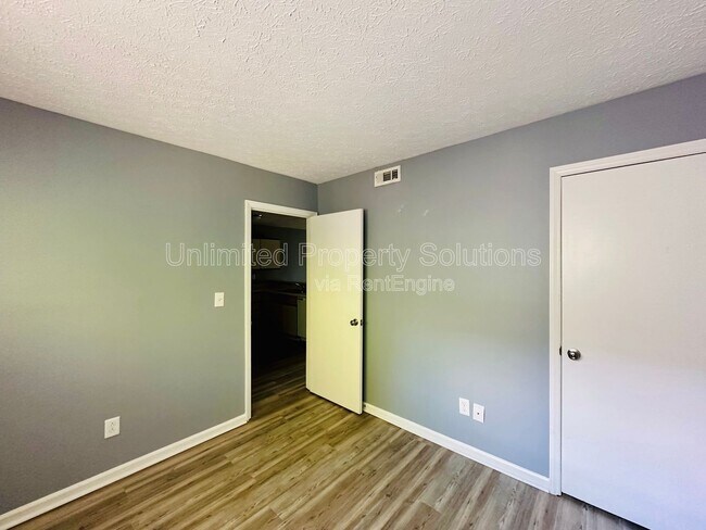 Building Photo - 205 Sunn Aire Ct