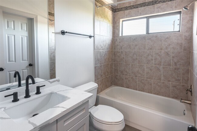 Building Photo - 3104 Hamilton St