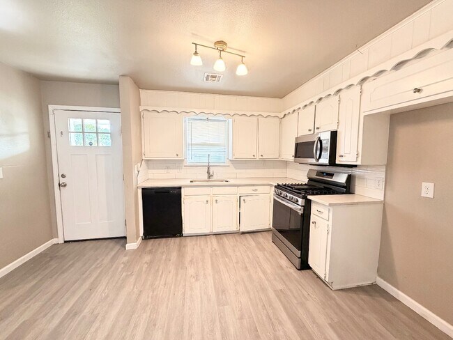 Building Photo - 8941 E 57th St