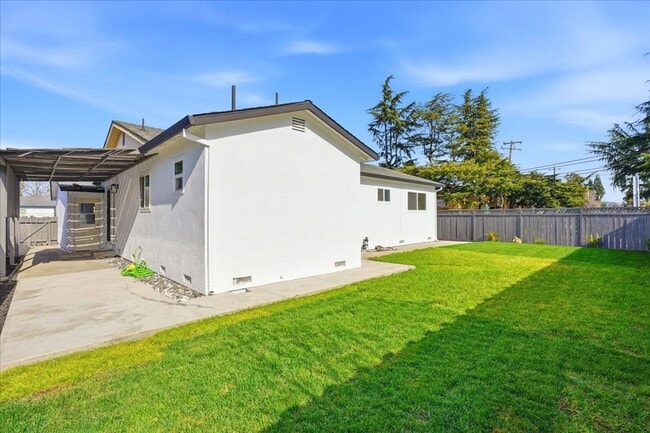 Building Photo - Concord Stunning! fully remodeled 3 bedroom 2 bathroom single family home w/ 2 car garage