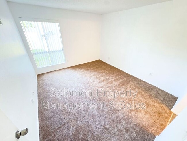 Building Photo - 529 Sandalwood Pl