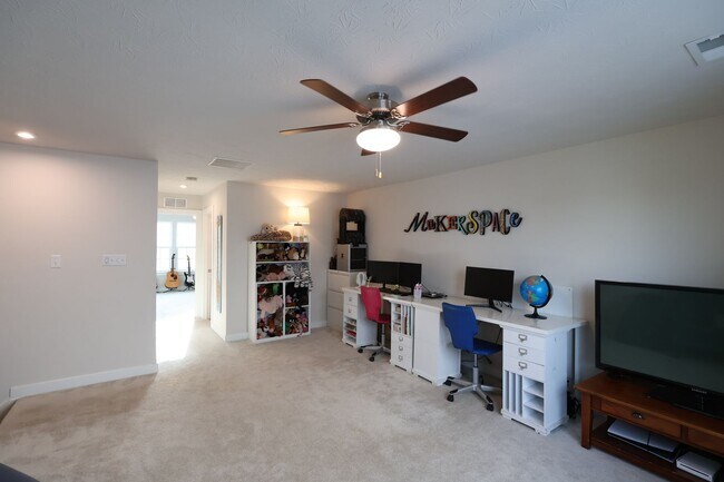 Building Photo - 4 Bedroom, 4 Bath Home w/Backyard Heated Pool overlooking Pearl's Fen