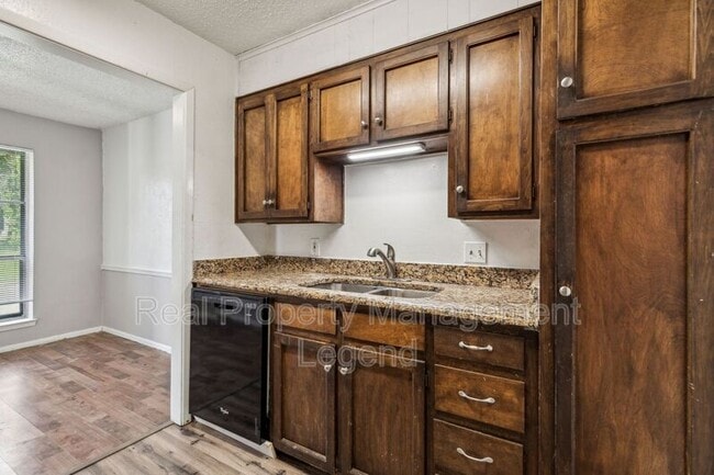 Building Photo - 8236 El Retiro Rd
