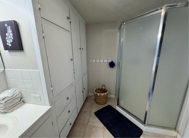 Building Photo - 8370 Hillside Trail S