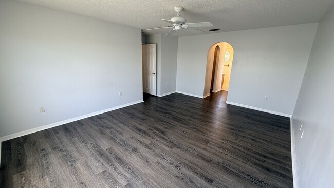 Building Photo - 5002 Strada Dr