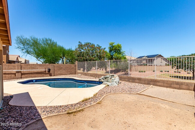 Building Photo - 5624 W Pueblo Ave