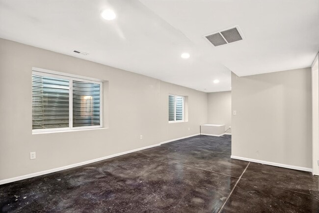 Building Photo - 2017 Capital Dr