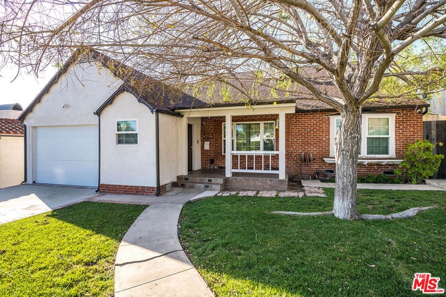 Building Photo - 523 E Fairmount Rd