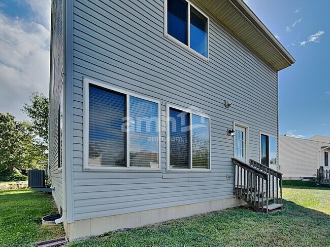 Building Photo - 9865 Whispering Pine Dr