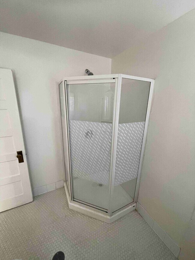 Building Photo - UNIQUE SHERMAN OAKS PROPERTY WITH ALL UTILITIES INCLUDED!