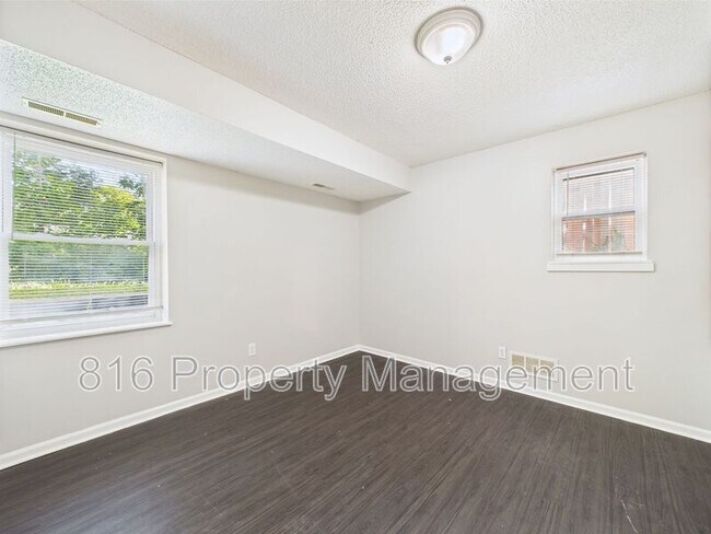 Building Photo - 1229 W Hayward Ave