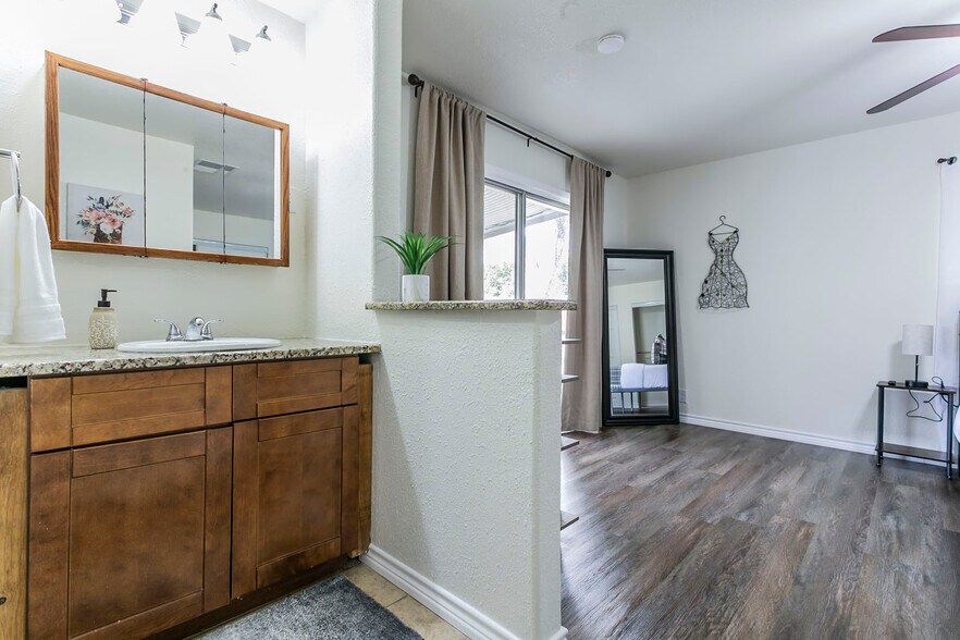 Building Photo - 4103 Willow Green Drive