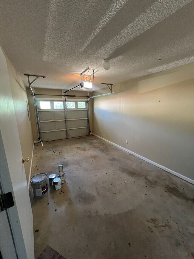 Building Photo - 176 Woodmere Dr