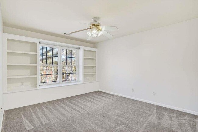 Building Photo - 1200 Cresthaven Ln NW