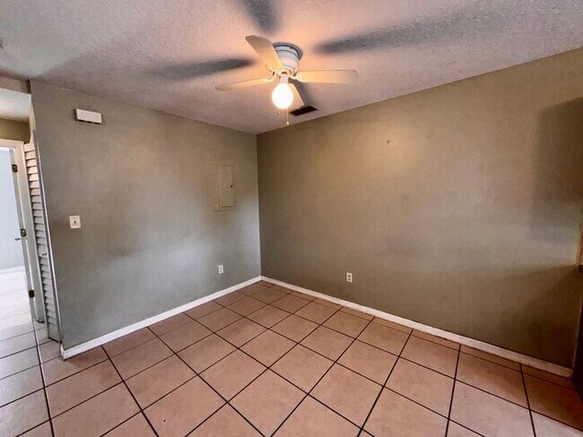 Building Photo - 3 Bedroom 2 Bath Magnolia Pointe Townhome with a Fenced backyard!