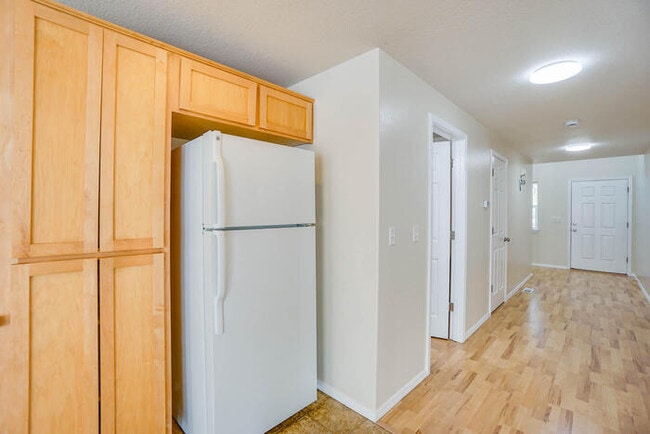 Building Photo - THREE BEDROOM WITH FENCED YARD