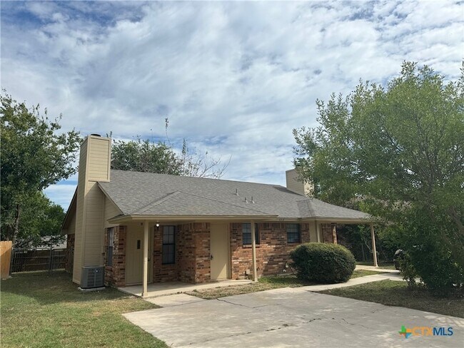 Building Photo - 1713 Mona Dr