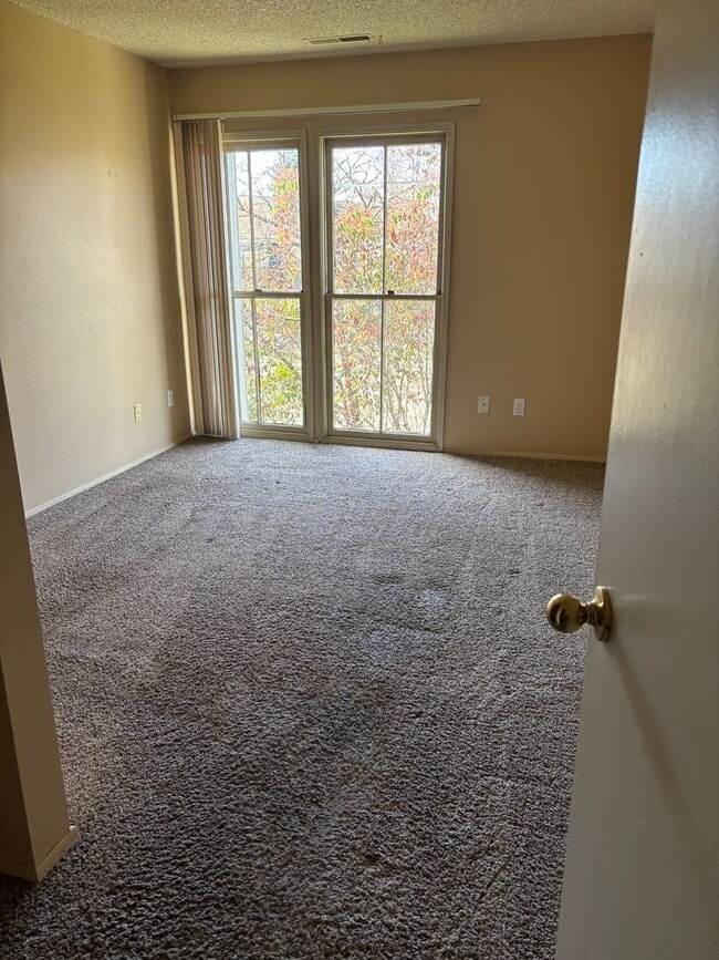 Building Photo - 1 Bedroom Condo close to Washington Square