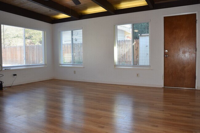 Building Photo - 5525 Forestwood Dr