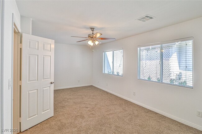 Building Photo - 4413 Live Oak Dr