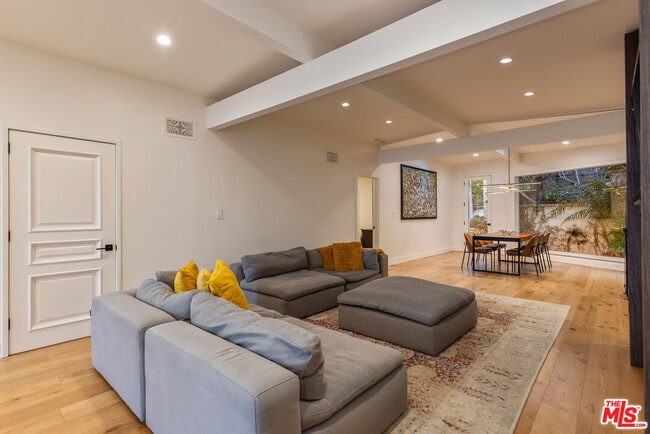 Building Photo - 7473 Mulholland Dr