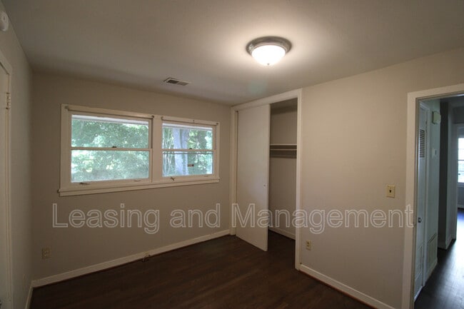 Building Photo - 1428 N Sherwood Dr