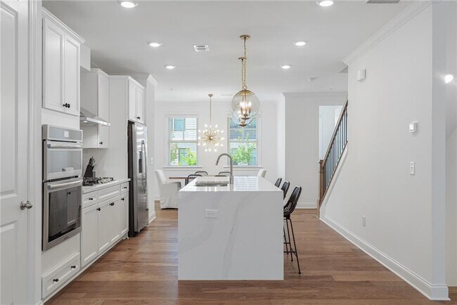 Building Photo - 6543 Beacon Dr