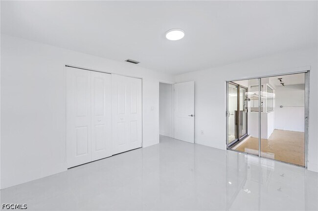 Building Photo - 1729 Cascade Way