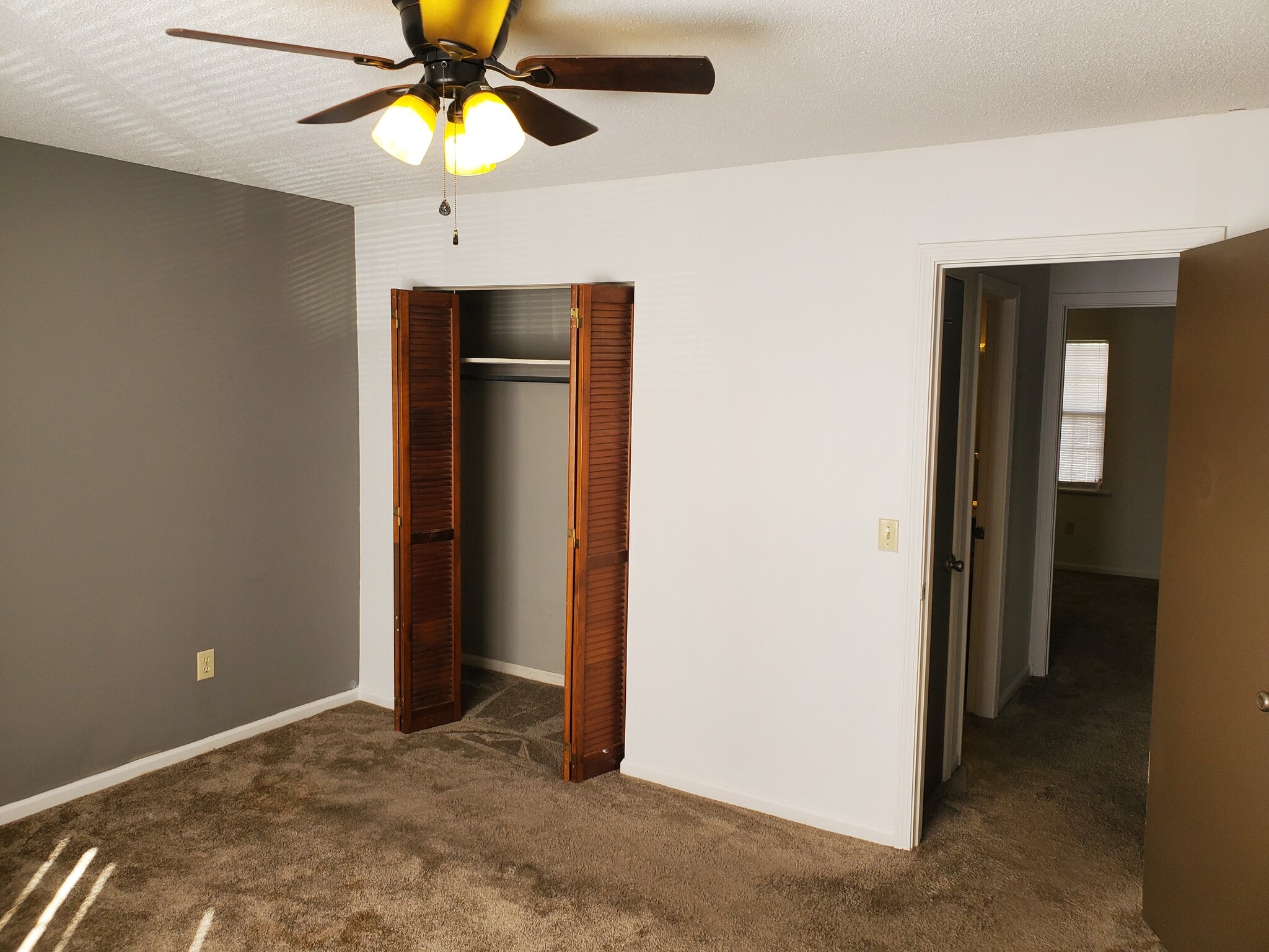 Building Photo - 139 Country Town Dr