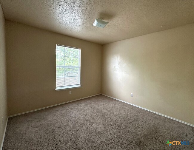 Building Photo - 2312 Guy Cir