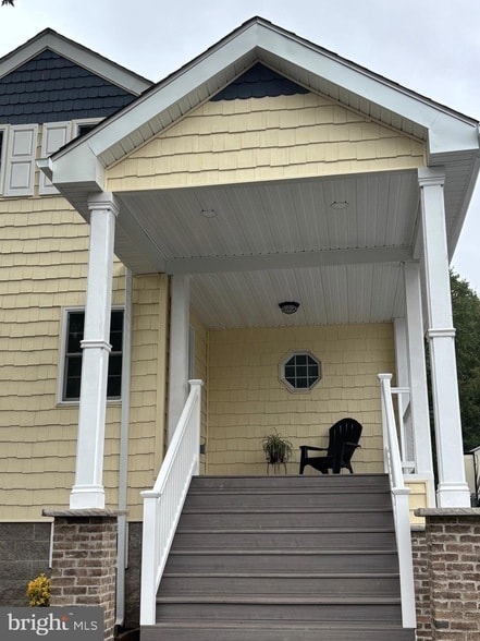 Building Photo - 120 Phillips Ave