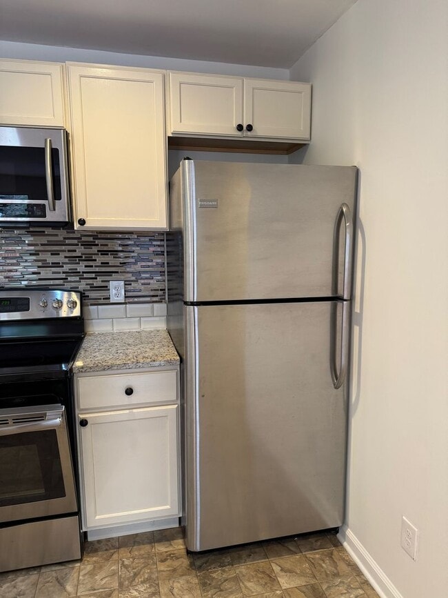 Building Photo - Black Mountain Gem Near Lake Tomahawk!