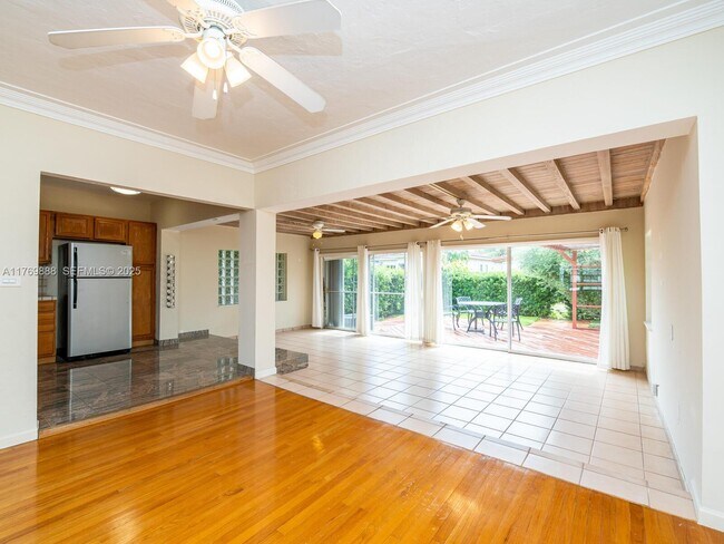 Building Photo - 9441 Byron Ave