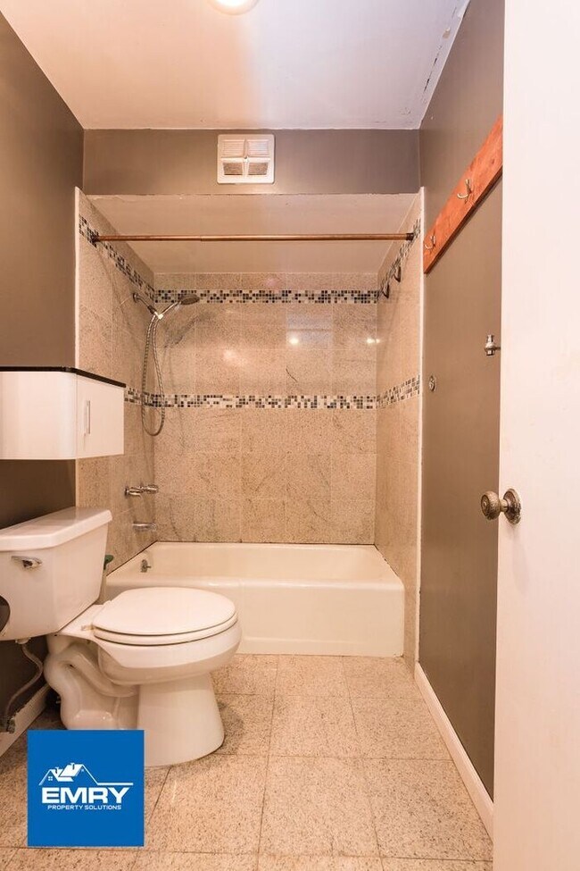 Building Photo - Beautiful 2 Bedroom, 2 Bathroom Condo In C...