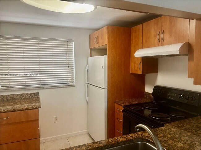 Building Photo - 10865 SW 112th Ave