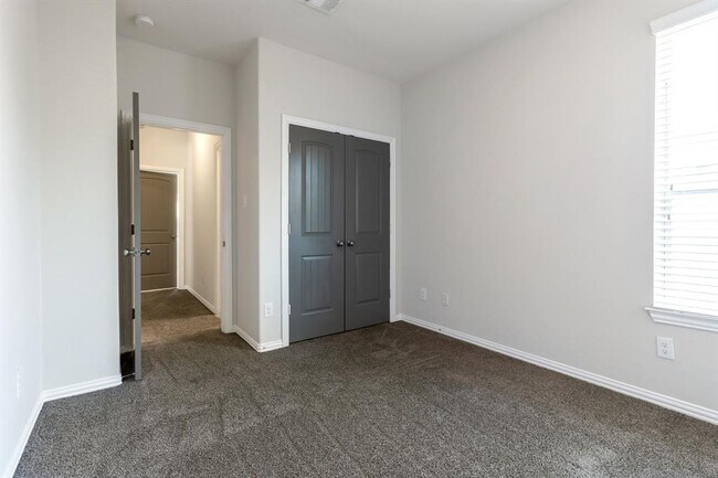 Building Photo - 2612 Creeping Vine Ct