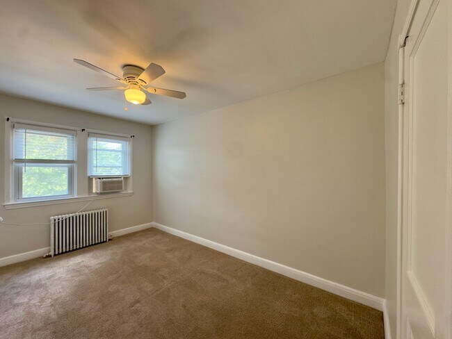 Building Photo - Charming 3 Bedroom/2 Bathroom Townhome in Essex, Baltimore, MD!