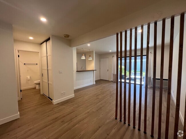 Building Photo - 23 Streamwood