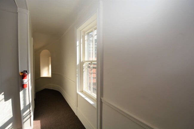 Building Photo - 3 Pine Terrace Rd