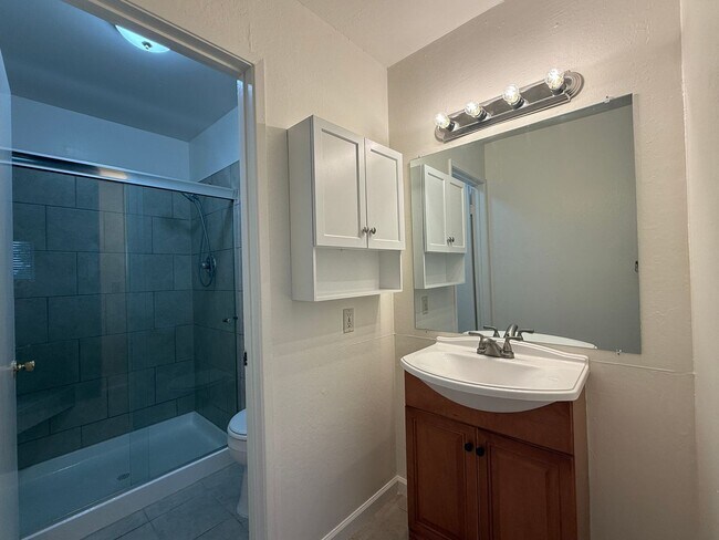 Building Photo - Lynn Ave Duplex