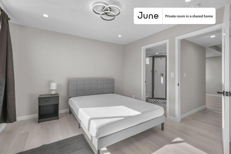 Building Photo - Room in Shared 5 bed/5 bath home in Boyle Heights