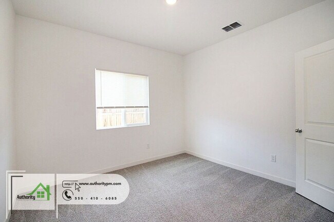 Building Photo - 3010 Silverstone Dr